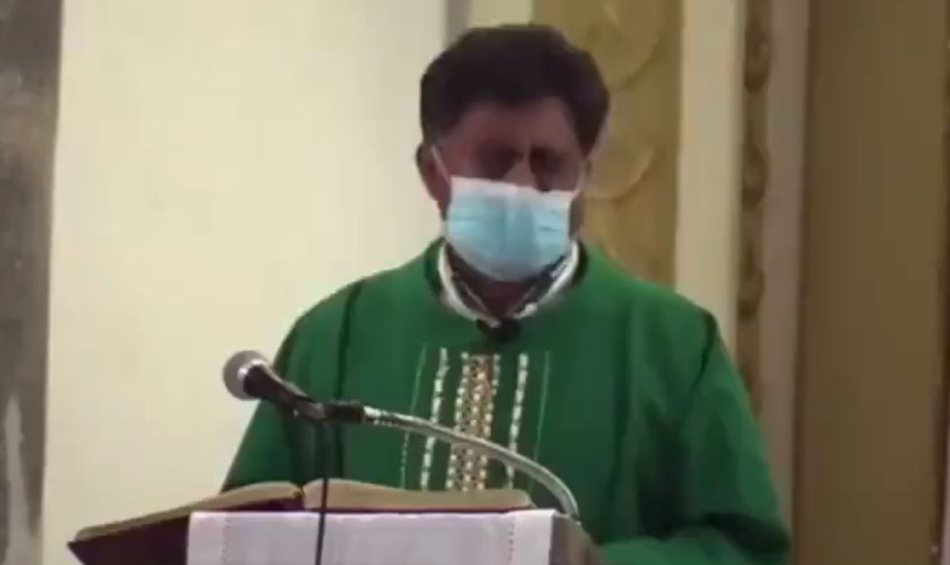 "Jotines, son cosas del demonio": Sacerdote de Zacatlán lanza discurso contra comunidad LGBT+ en misa