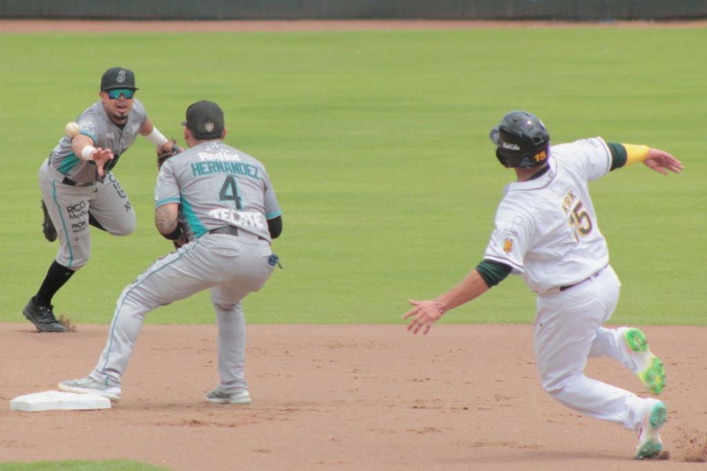 Pericos le pasó la escoba a Saraperos