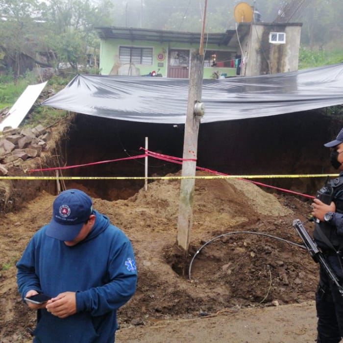 Albañil muere "enterrado" en una excavación sin apuntalar en Teziutlán