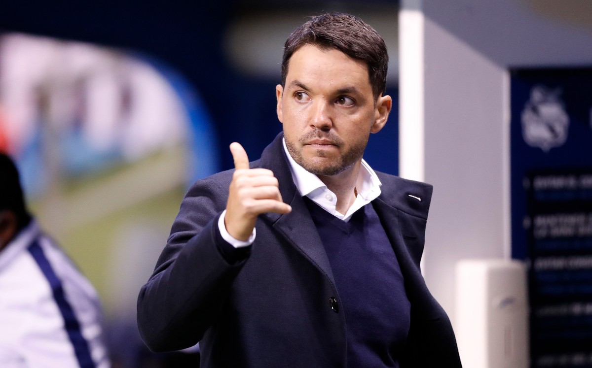 Nicolás Larcamón prevé un duelo intenso ante Santos