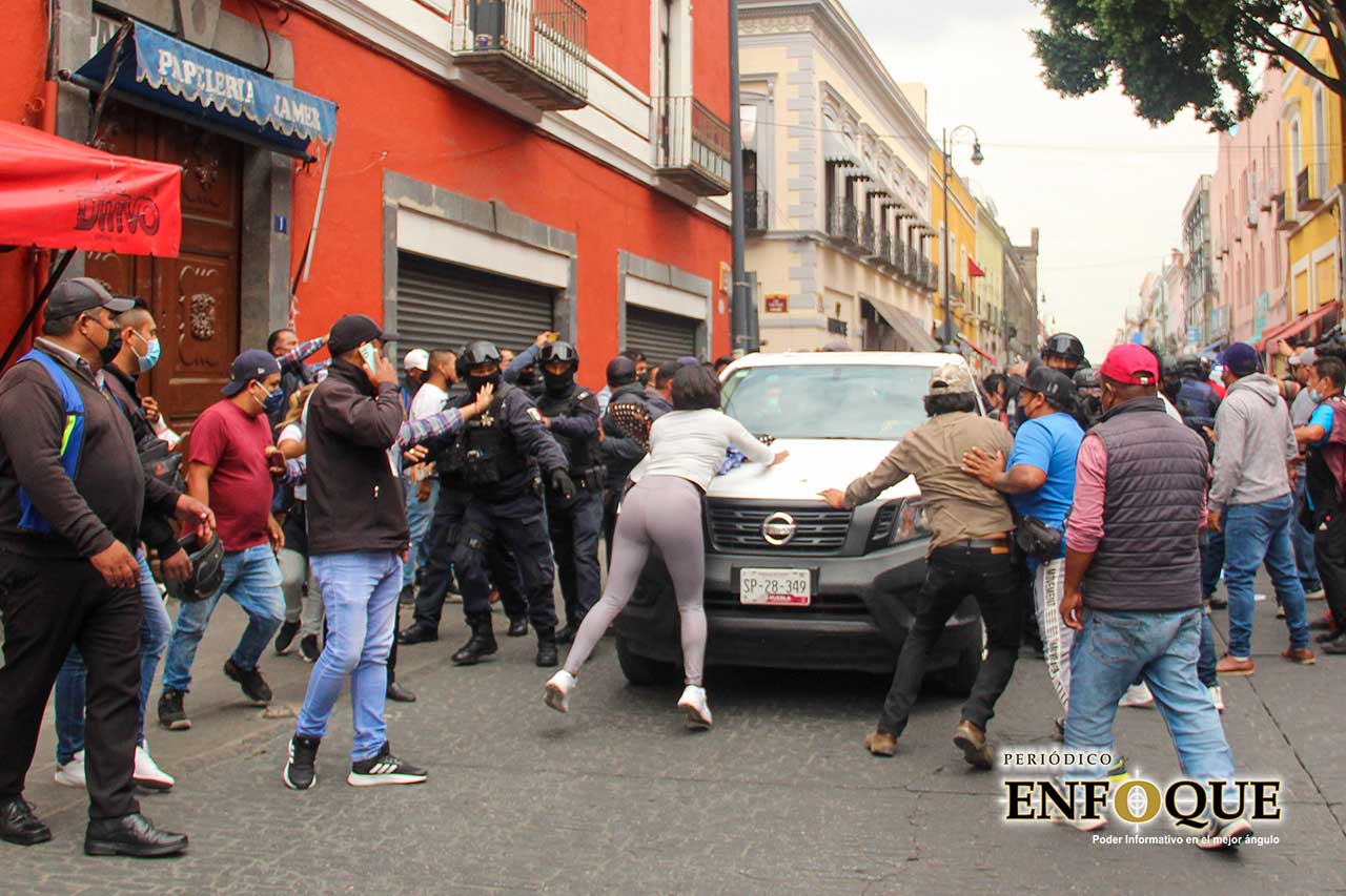 En enfrentamiento termina operativo para evitar que ambulantes se instalen en el Centro Histórico