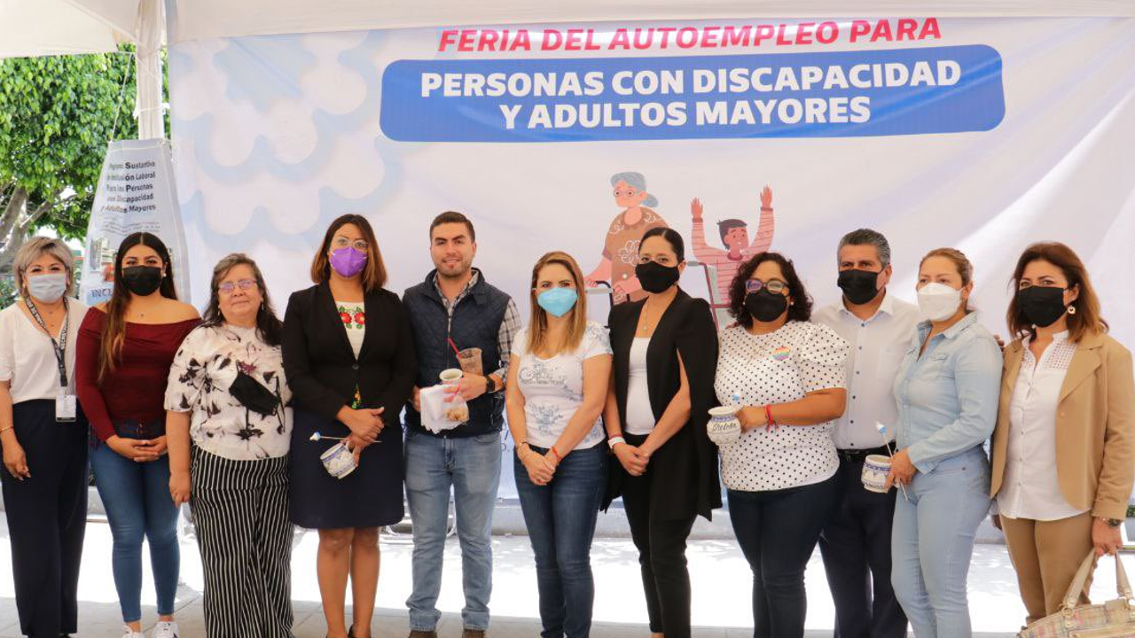 En San Pedro Cholula se realizó la Feria del Autoempleo para Personas con Discapacidad y Adultos Mayores