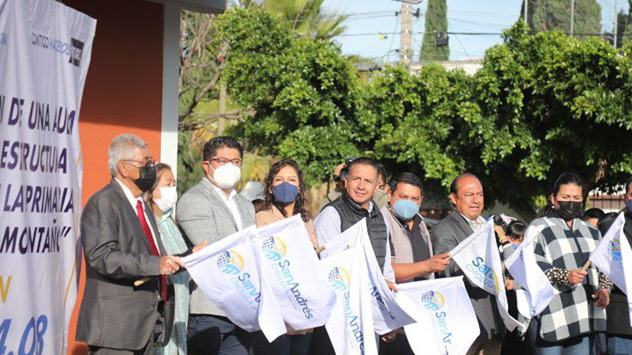 Ayuntamiento de San Andrés Cholula inició con la construcción de un aula de medios en la Primaria Paz Montaño