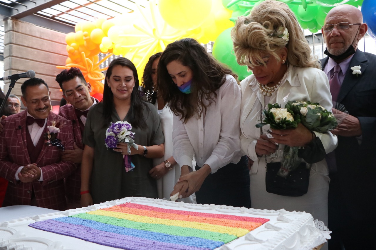121 parejas del mismo sexo contrajeron matrimonio en boda colectiva en la CDMX