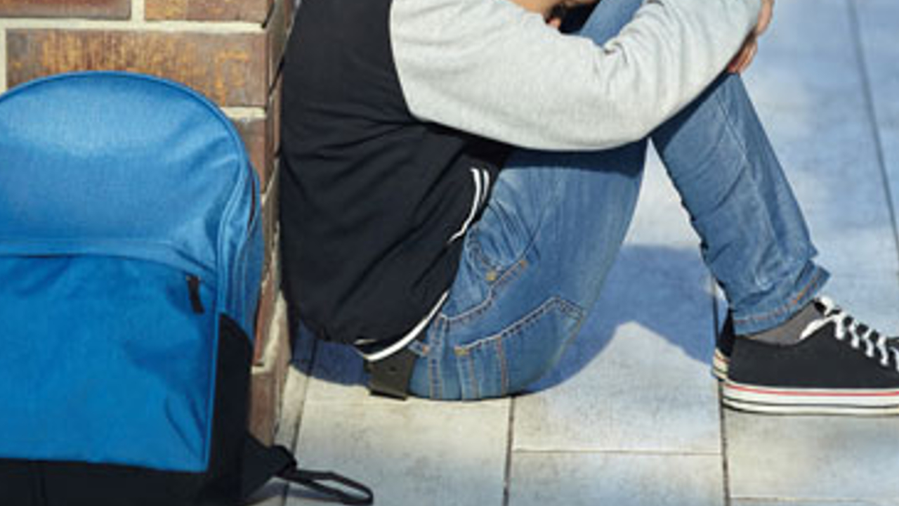 Acusan a maestra de bachillerato de Cuautlancingo de hostigar a un alumno hasta llevarlo al suicidio 