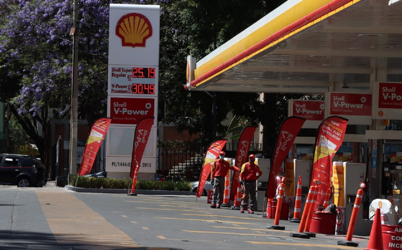 Clausuran gasolinera que despachaba en 30 pesos el litro de combustible premium 