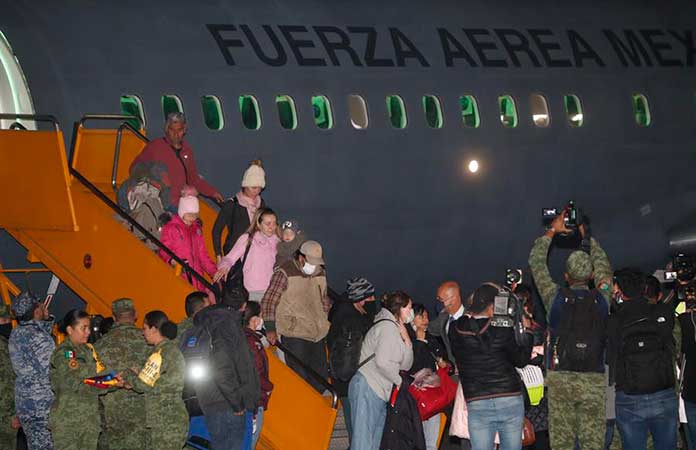 Segundo vuelo humanitario de mexicanos que huyeron de Ucrania, aterrizó a medianoche