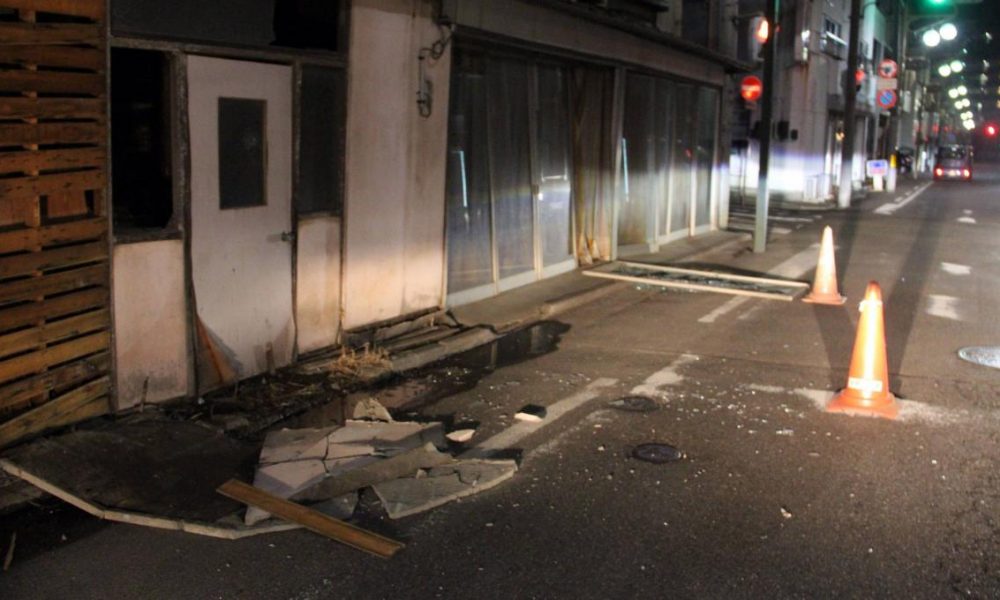 Sismo magnitud 7.3 sacude Japón y genera alerta de posible tsunami