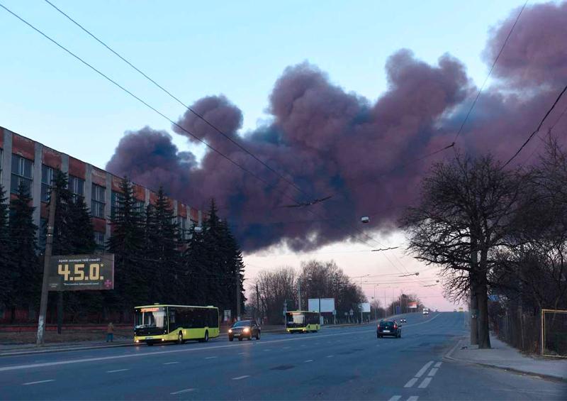Alcalde de Leópolis, Ucrania reportó bombardeo cerca del aeropuerto horas antes de la charla con Biden