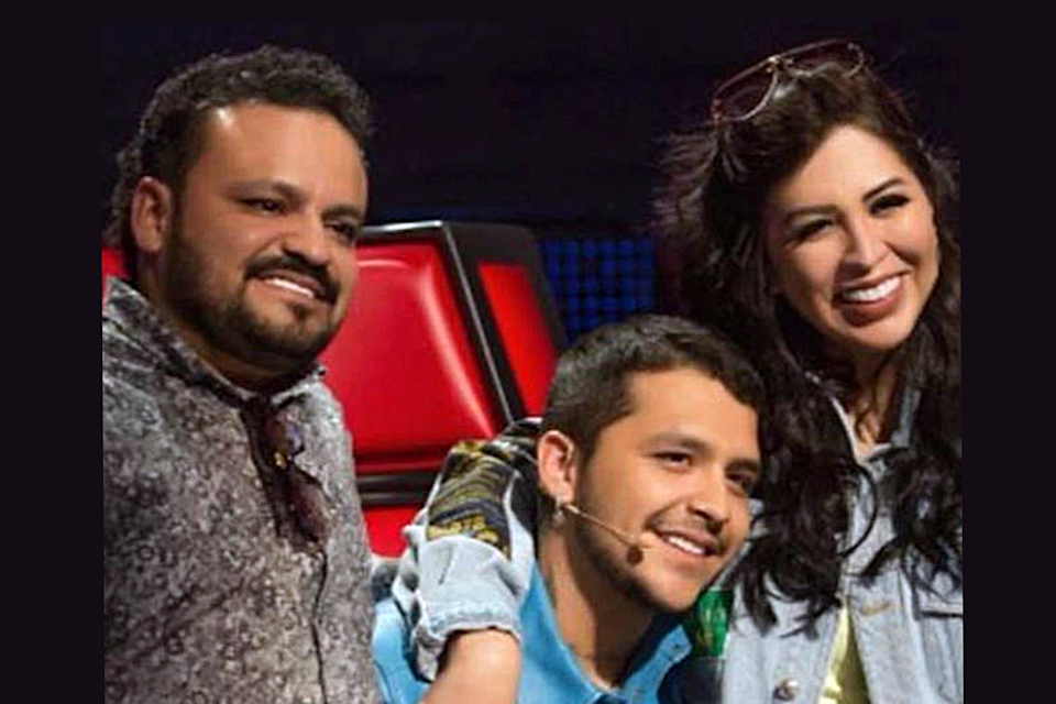 Familia de Christian Nodal recibió 40 mil dólares por el disco que ahora pelean con Universal Music