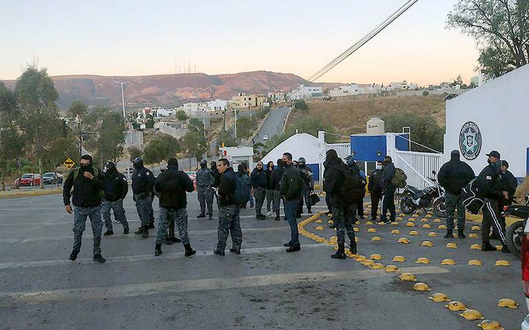 Policías de Zacatecas se manifiestan, exigen destitución de mandos y beneficios para familias de agentes caídos