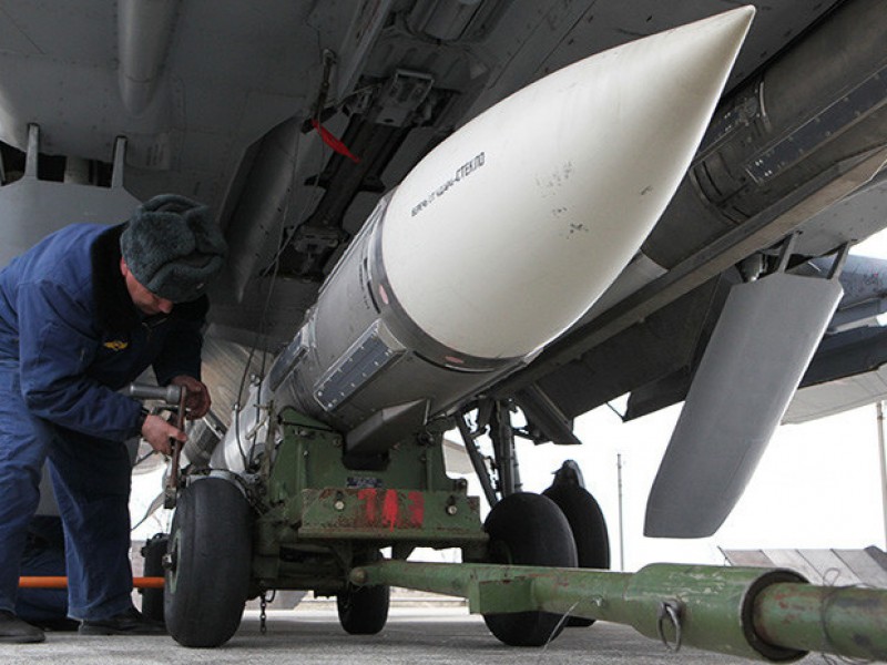 Utiliza Rusia misiles hipersónicos Kinzhal por primera vez contra almacén de armas en Ucrania