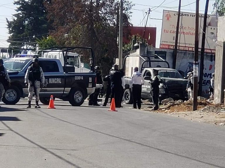 Ejecutan a dos policías de Tepeaca y les roban su patrulla 