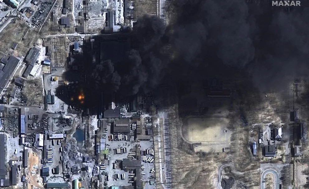 Incluso después de asegurar  una reducción “drástica” de sus operaciones, Rusia bombardeó Chernihiv y Kiev