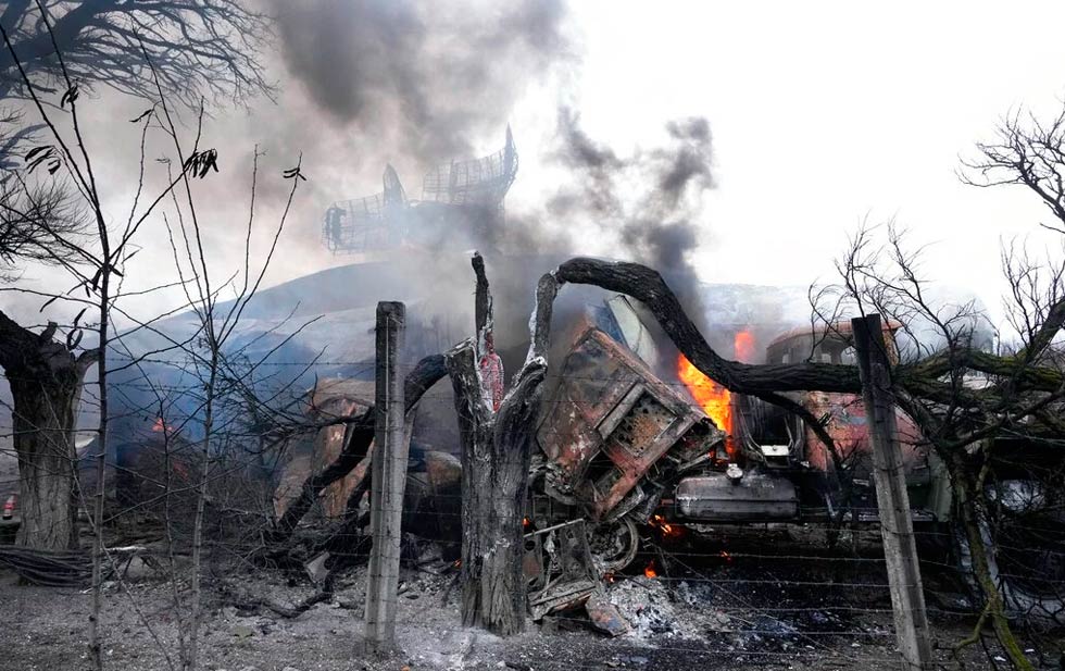 Bombardeo ruso destruye aeropuerto de Vínnytsia en Kiev, Ucrania