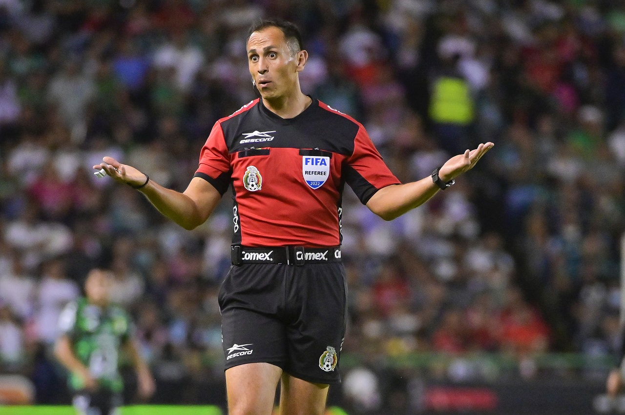 Califican de desastrosa la actuación del árbitro Santander en el Puebla ante América 