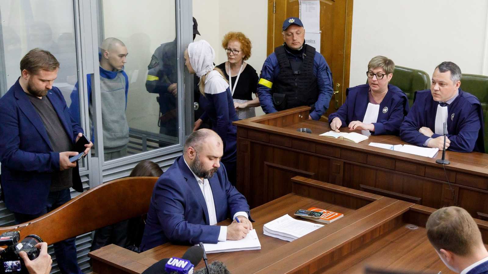 Prepara Ucrania 41 causas de crímenes de guerra contra soldados rusos; este viernes inicio el primer juicio