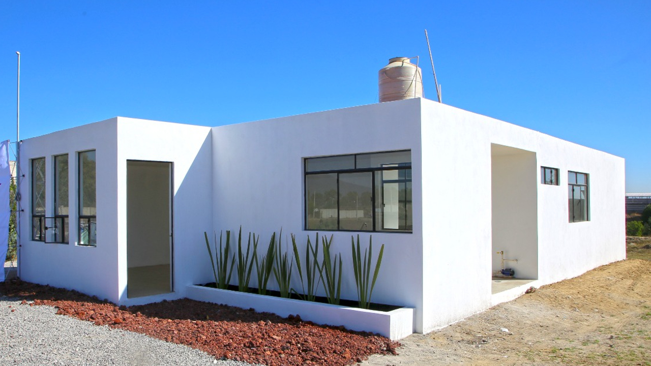 Los damnificados del Socavón de Juan C Bonilla ya radican en su nueva casa