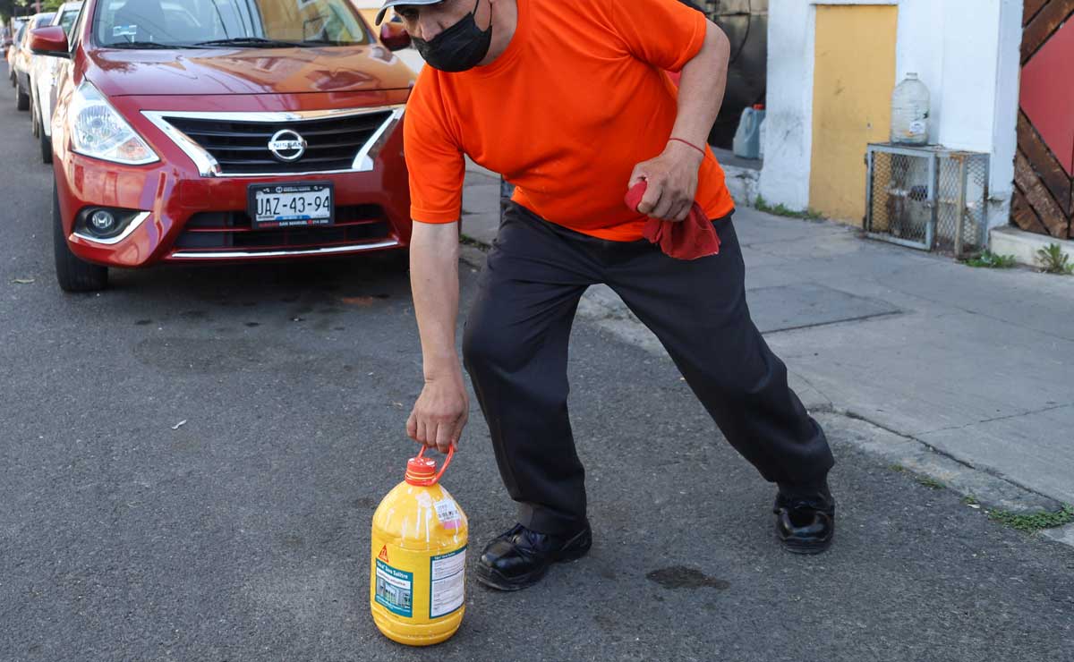 Multas de 9 mil 622 pesos y clausura a negocios son las sanciones por apartar lugares en la vía pública