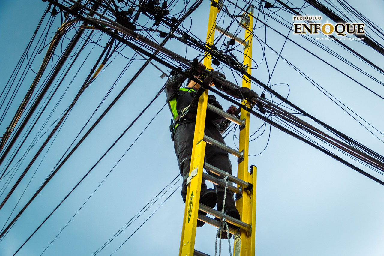 Avanzan trabajos para ordenar cableado en el Centro Histórico de Puebla