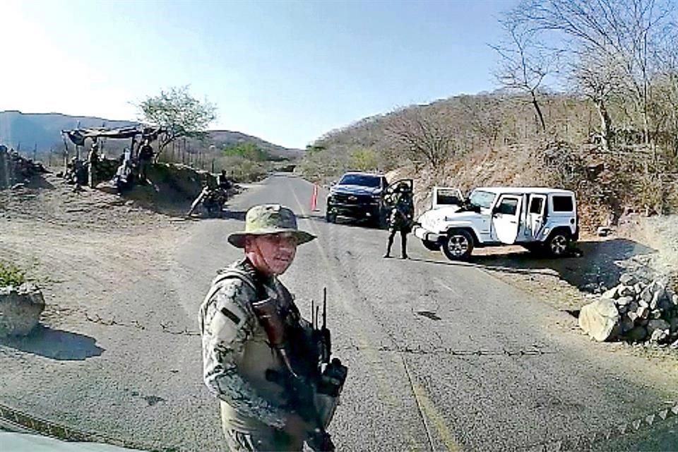 Detienen a cuatro presuntos implicados del retén a periodistas en Badiraguato, Sinaloa