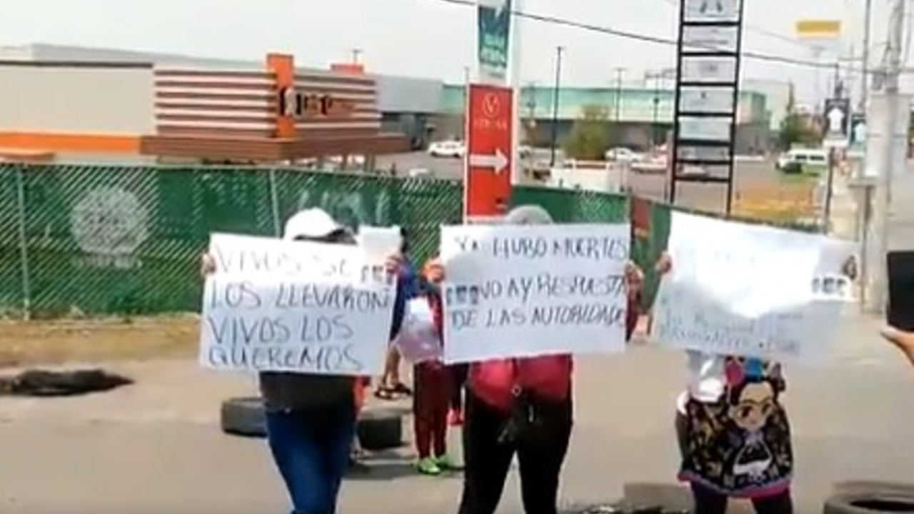 Pobladores de Coronango cerraron la entrada de Misiones de San Francisco; tras la desaparición de tres jóvenes 