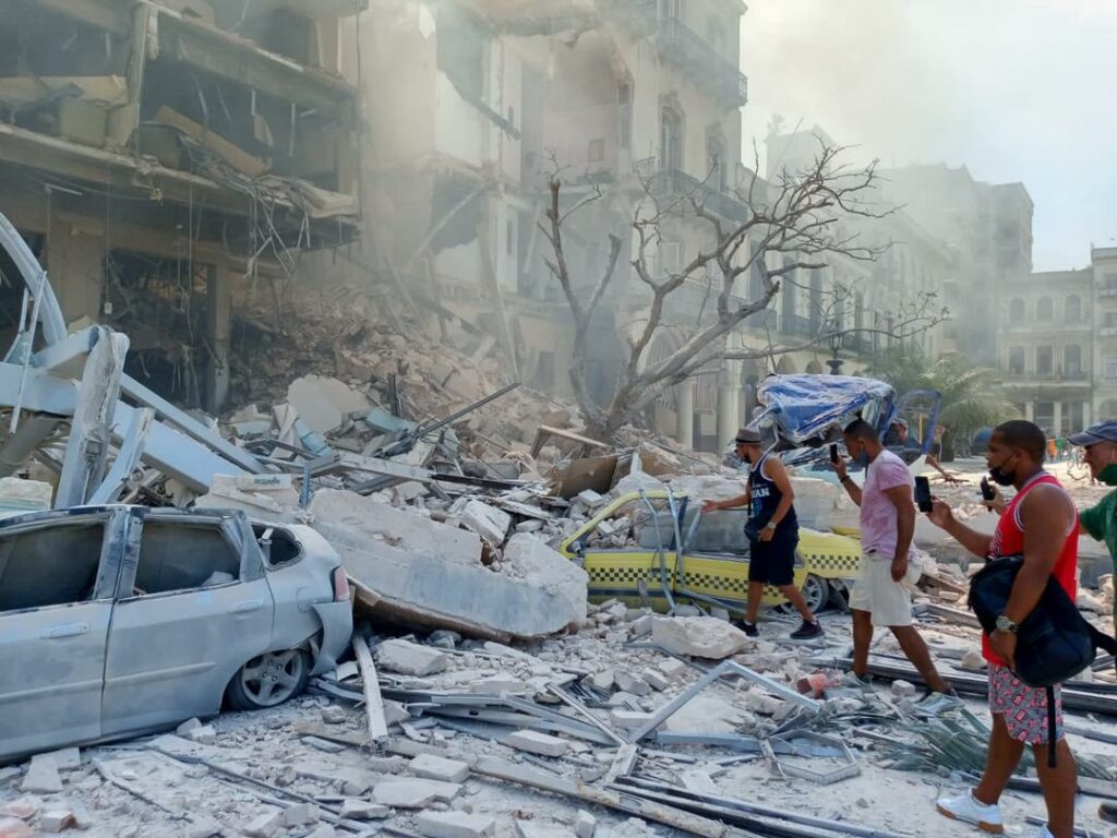Explota Hotel Saratoga en La Habana, Cuba; hasta ahora al menos 4 muertos y 13 desaparecidos