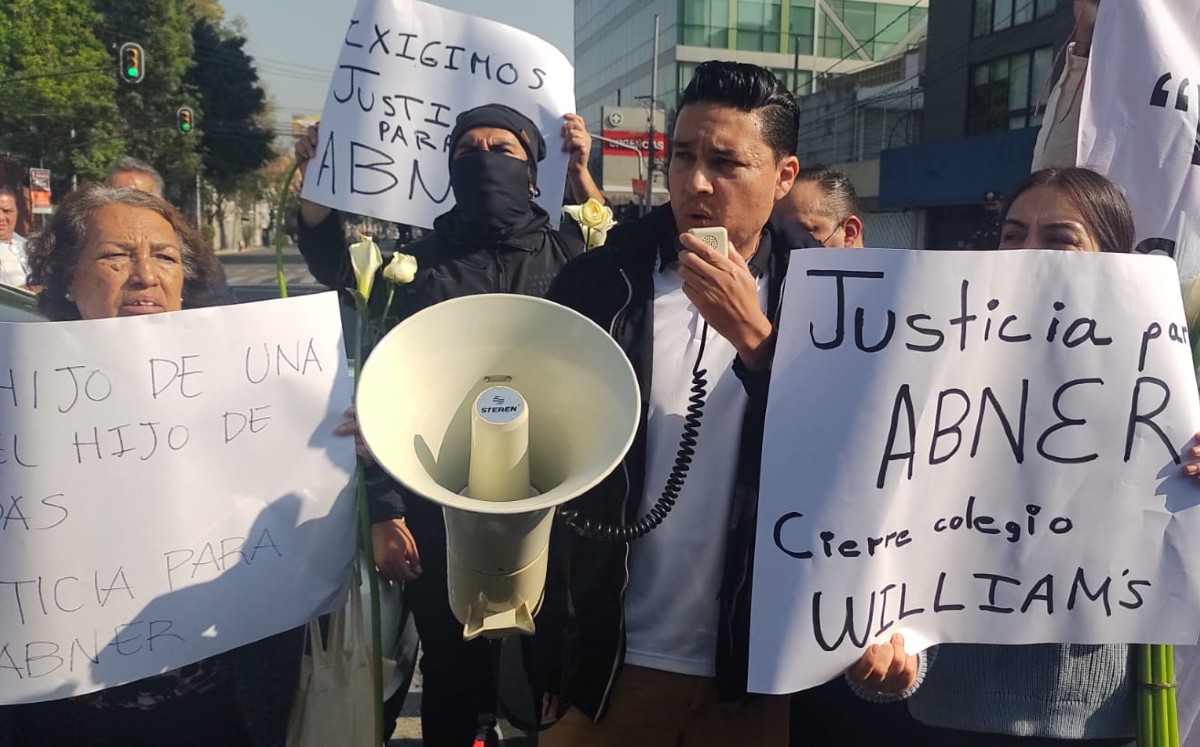 Padres de Abner, menor que murió durante clase de natación, exigen cierre del Colegio Williams