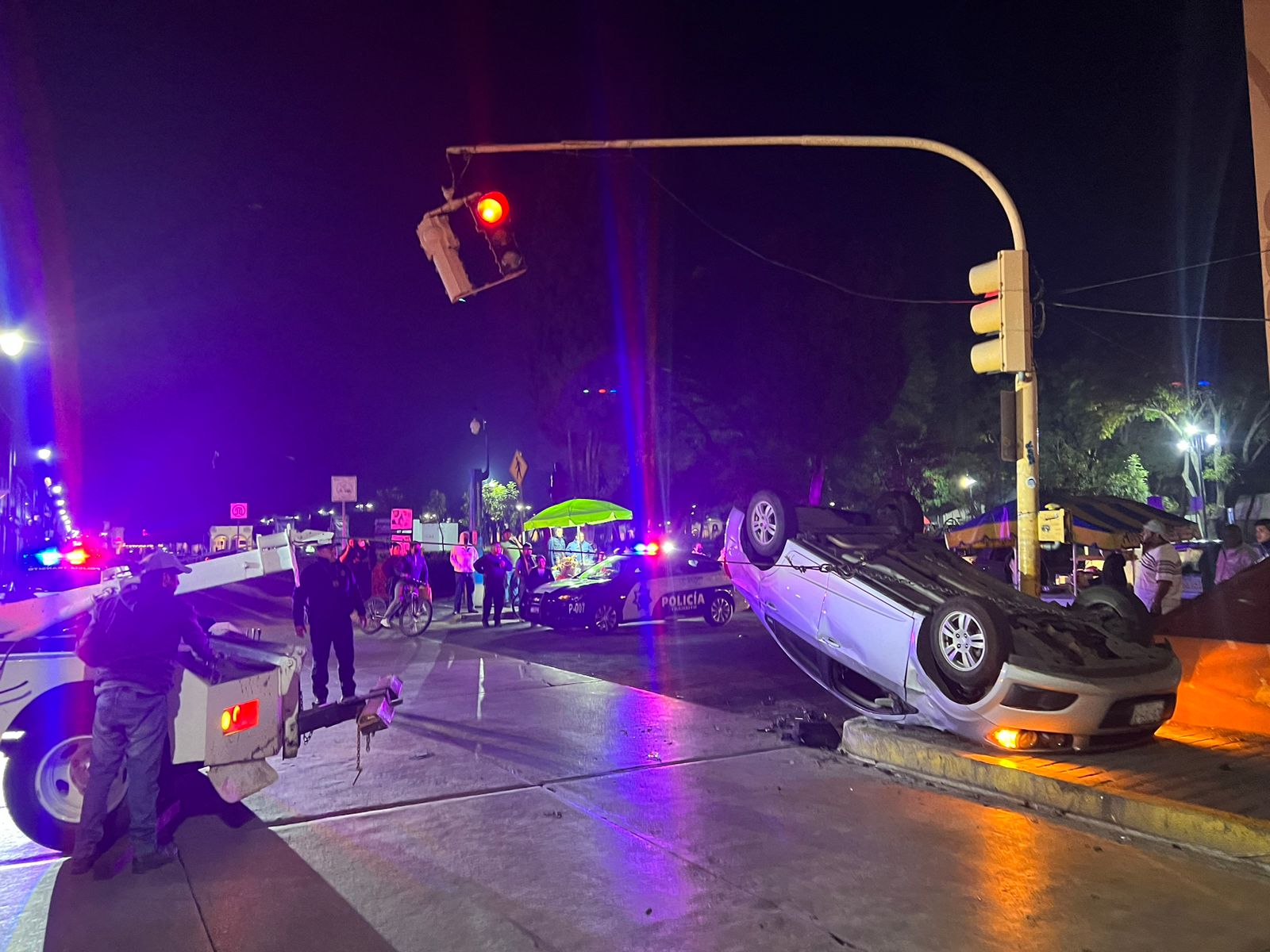  Conductor alcoholizado provoca volcadura en zona centro de San Pedro Cholula