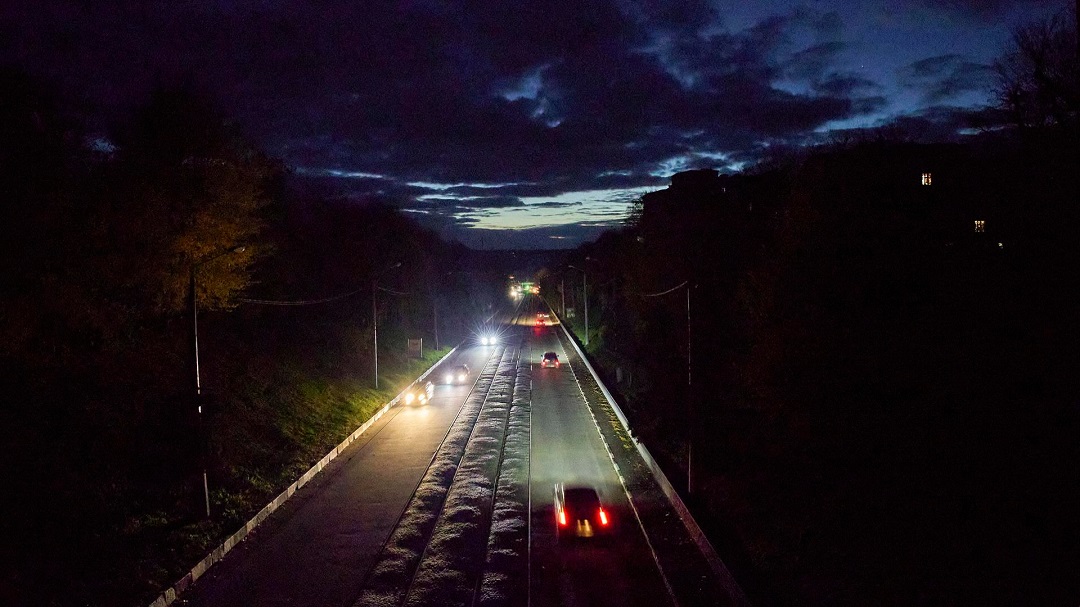 Confirma Ucrania que casi la mitad del sistema energético del país fue dañado por ataques rusos