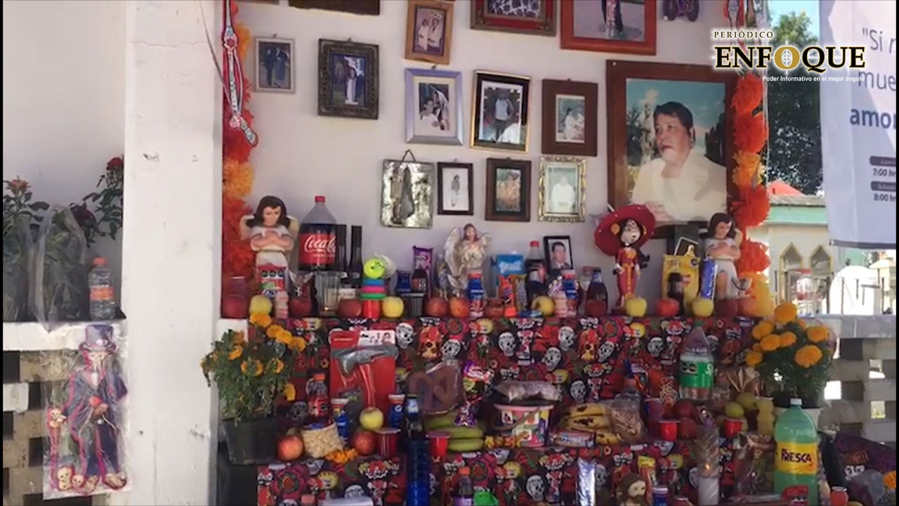 Asistencia de familias en el camposanto del barrio de San Jesús en San Pedro Cholula sin incidentes