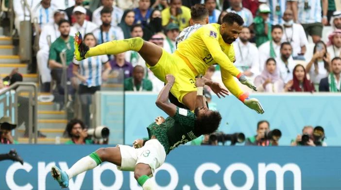 La impactante radiografía de cómo quedó el cráneo del defensa de Arabia Saudita que chocó contra su portero