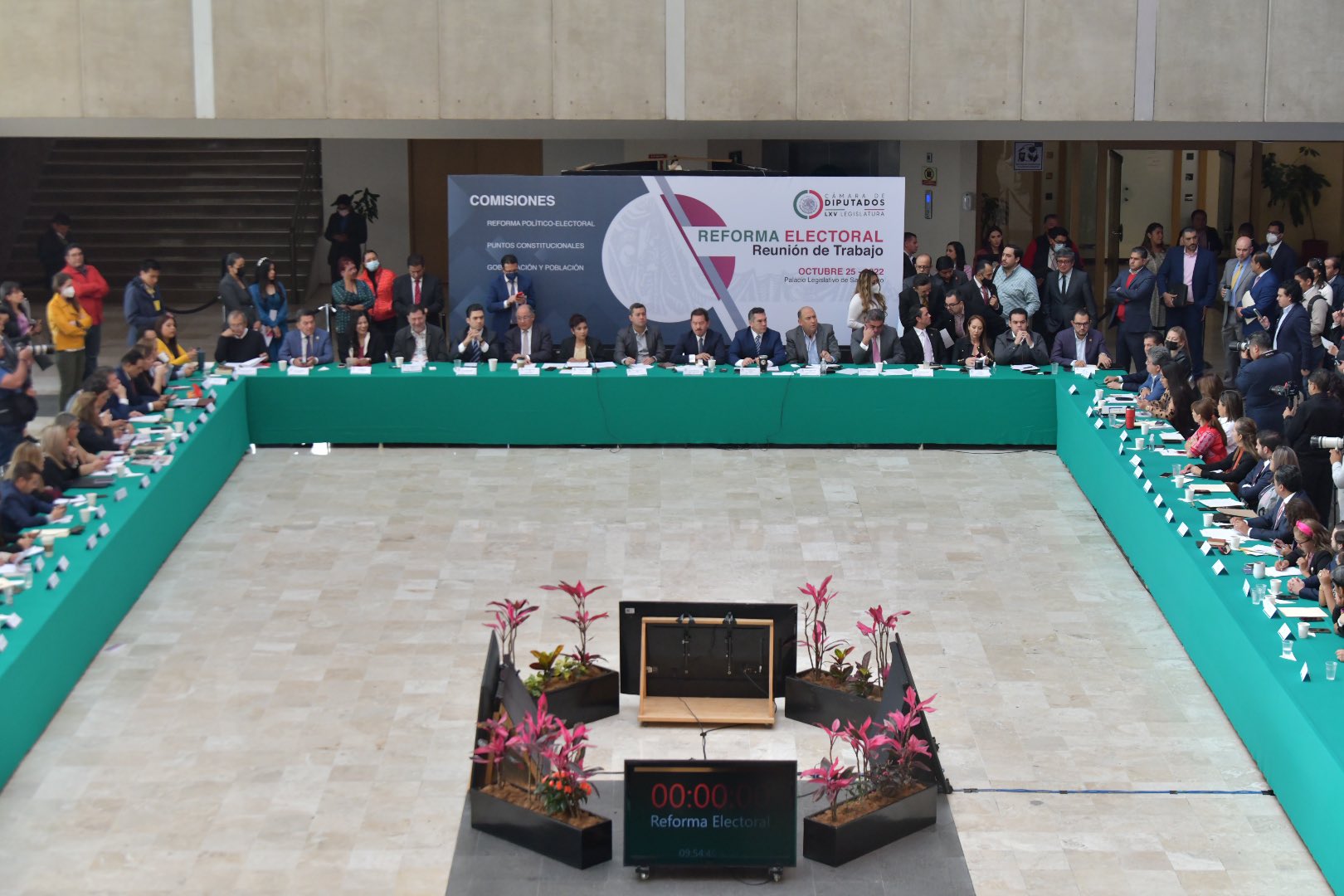 Reforma electoral propuesta por AMLO pasa al pleno de San Lázaro