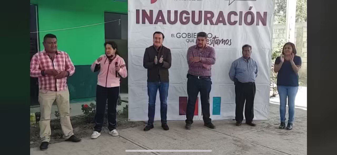 Edil de Tecamachalco confunde matraca con balazos y sale corriendo de inauguración 