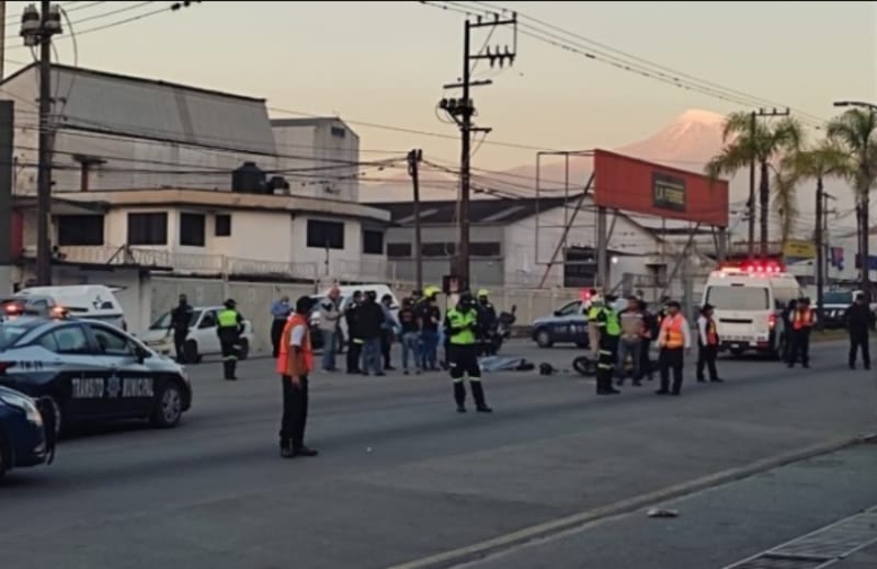 Trailero arrolla y mata a policía de Tránsito; se da a la fuga, pero lo ubican escondido en domicilio privado