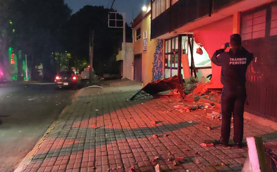 Chófer de Ruta 24 se queda dormido y estrella su unidad en vivienda (Vídeo)