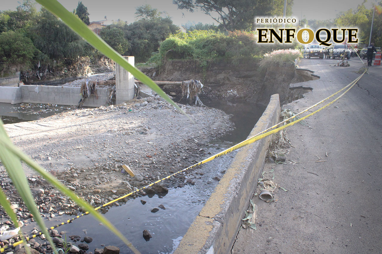 Construirán barda para mitigar riesgo tras desgajamiento del Puente Vicente Suárez