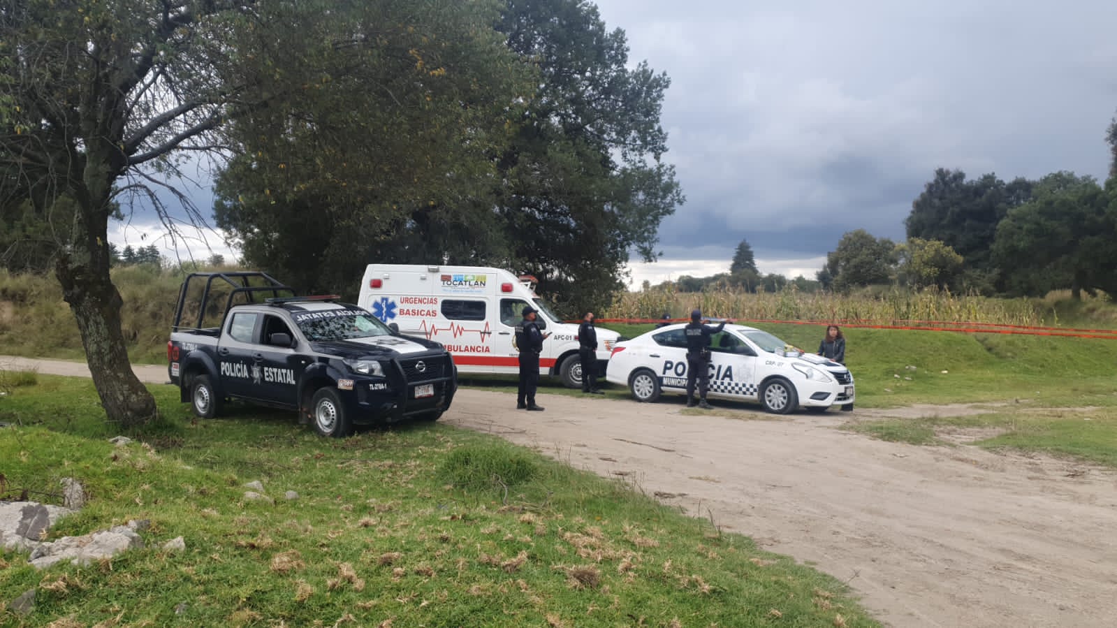 Localizan cadáver de un hombre en Tocatlán; tenía huellas de violencia y un mensaje de amenaza