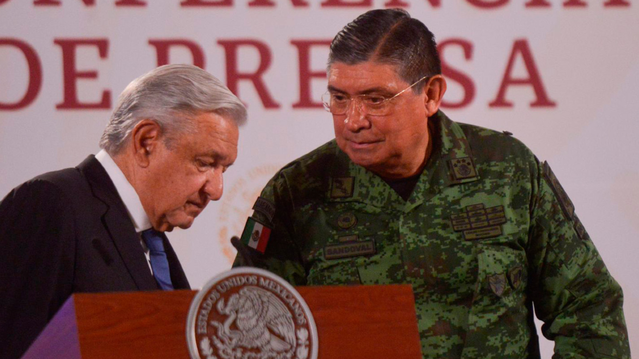 AMLO defiende e impide que la SEDENA hable sobre el hackeo de Guacamaya Leaks