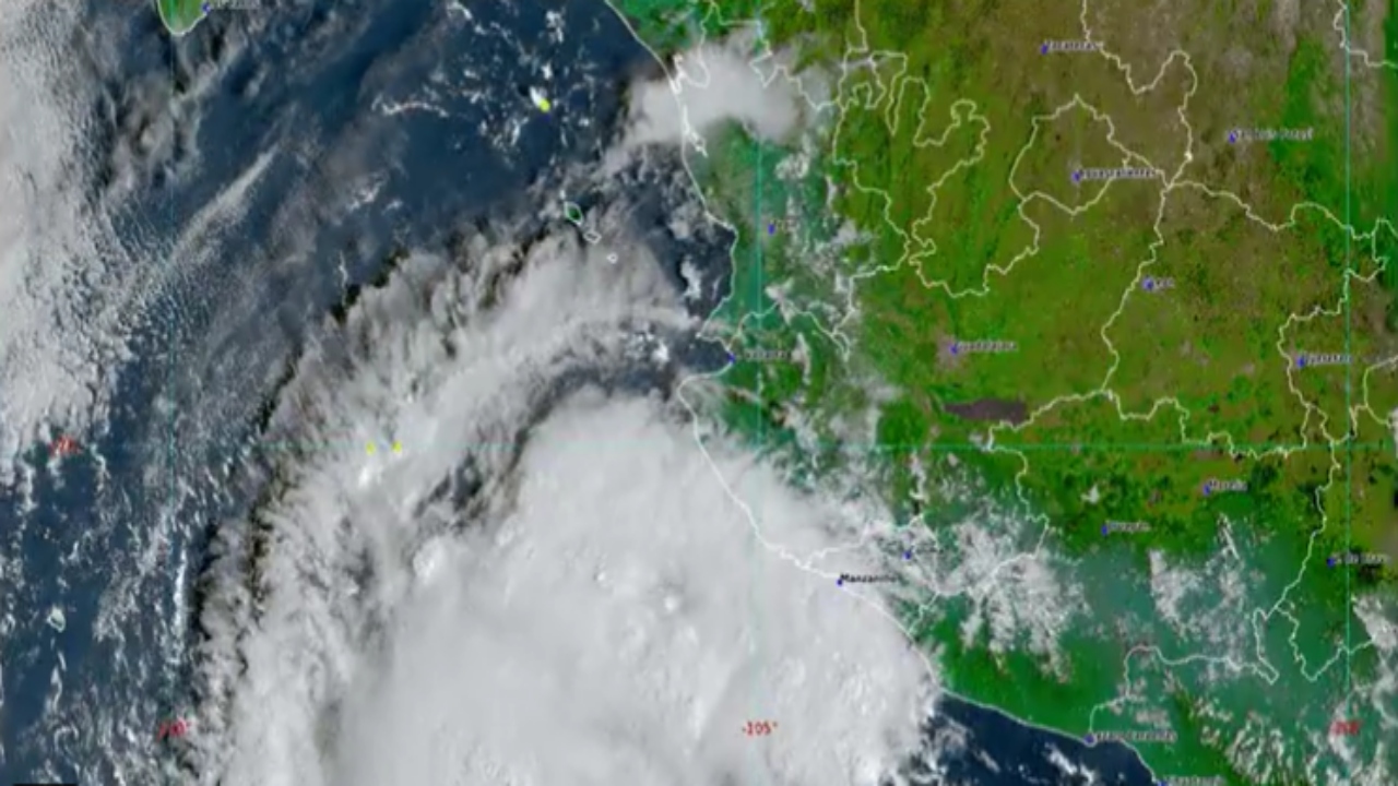 'Orlene' toma fuerza y se convierte en huracán categoría 1 a 325 km de Manzanillo