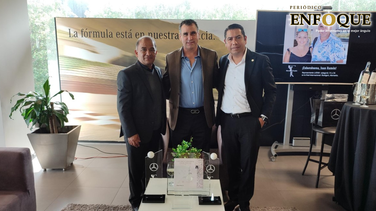 Distribuidor Reyes Huerta reconoció al poblano Juan Ramón Pérez, campeón mundial del Mercedes Trophy