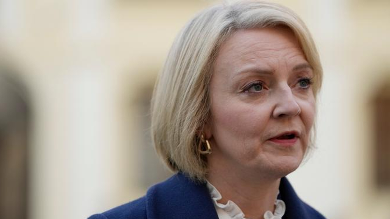 Renuncia la primera ministra de Reino Unido tras solo dos meses en el cargo 