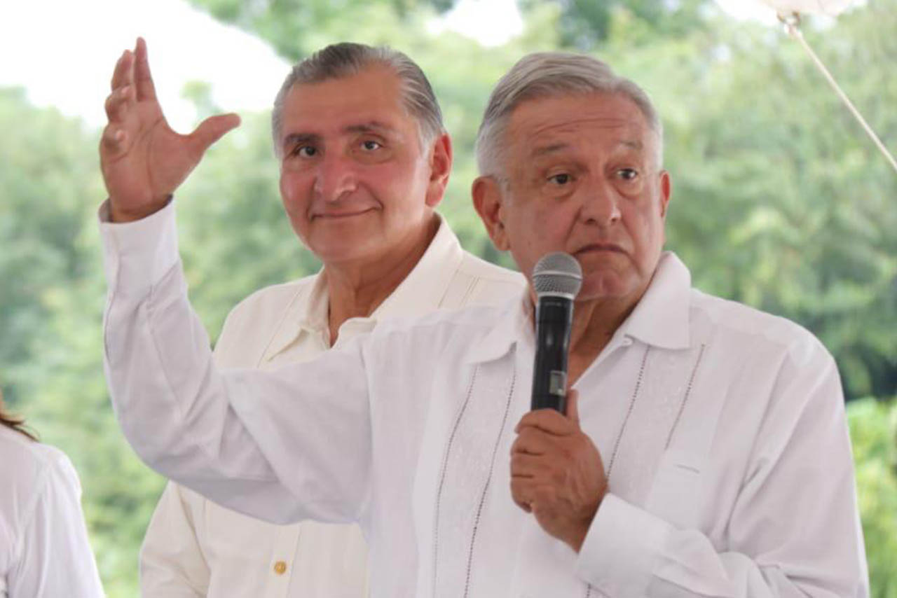 Pide AMLO a Adan Augusto, seguir visitando congresos para promover reforma militar