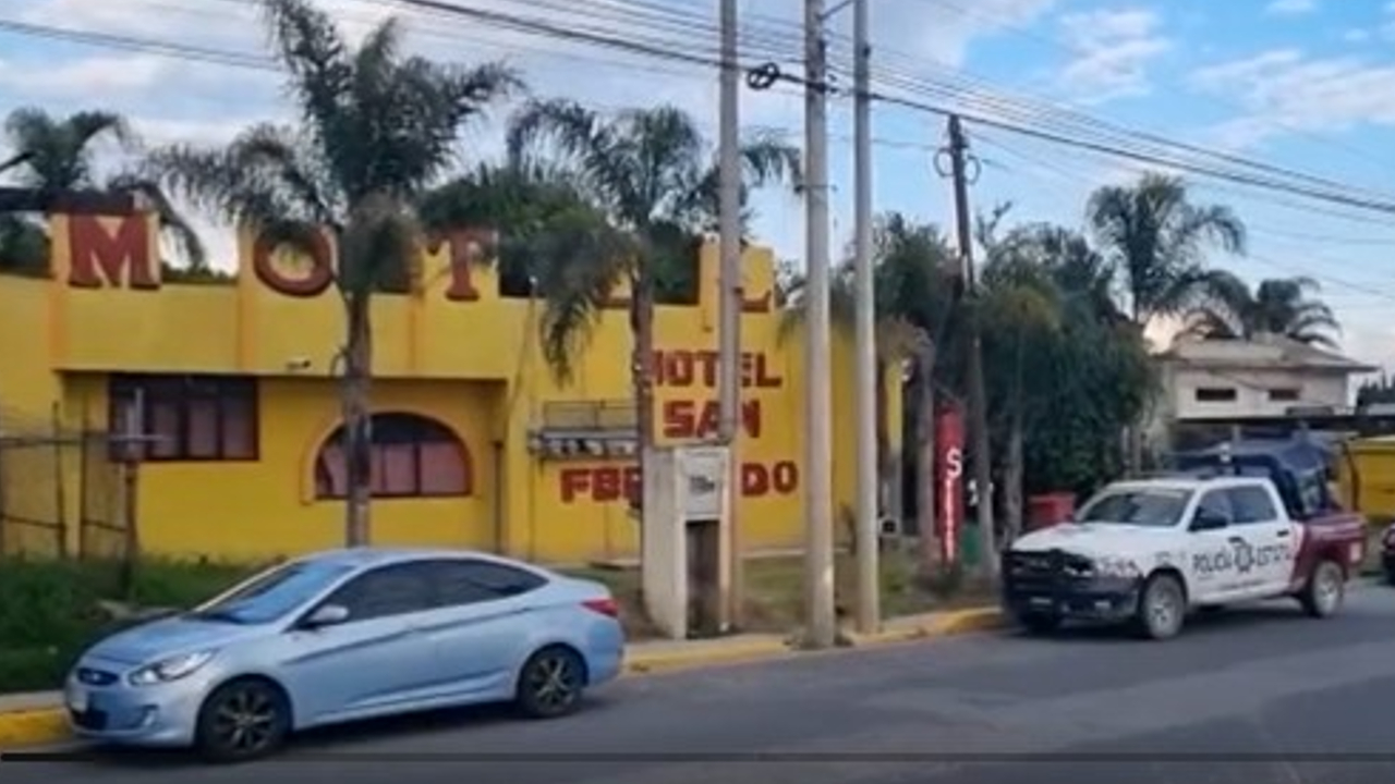 La mujer que falleció en el motel de San Pedro Cholula habría presentado marcas de estrangulamiento 