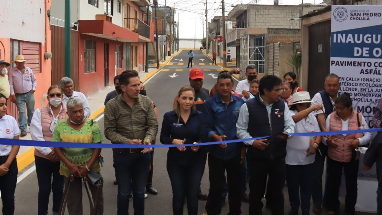 Ayuntamiento de San Pedro Cholula entregó la repavimentación de tres calles en diferentes juntas auxiliares