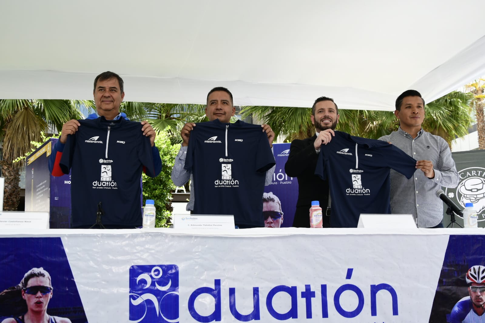 Presentaron playera y medalla del Duatlón de Cholula 