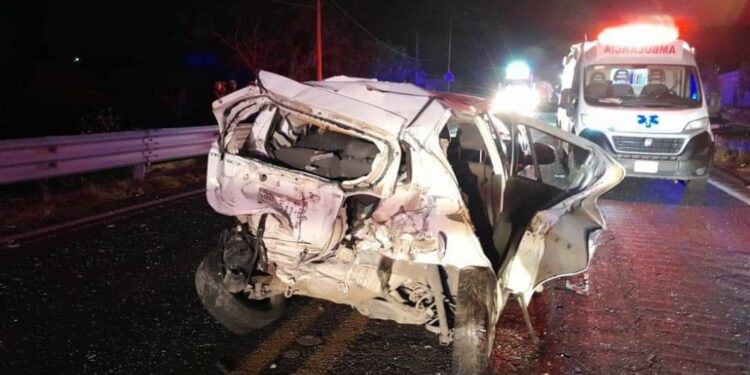 Brutal choque entre un vehículo y un tráiler deja un muerto y dos lesionados en la carretera Seco-Esperanza