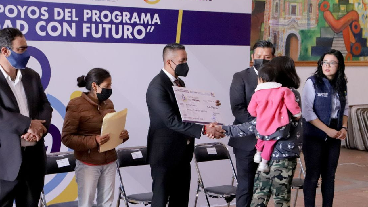 Ayuntamiento de San Andrés Cholula entregó apoyos a mujeres sanandreseñas