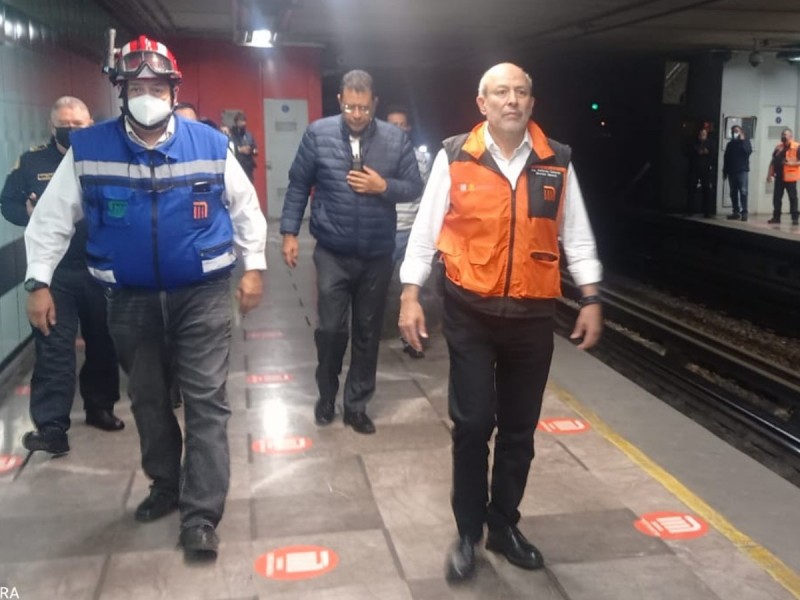 Se presenta incidente en línea B del metro, pasajeros son evacuados; descartan explosión y descarrilamiento