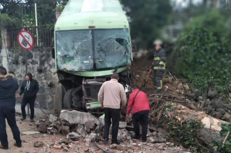 Camión sin frenos deja 31 heridos en carretera México-Cuernavaca (Vídeos) 
